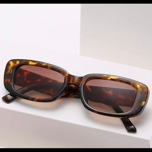KENDAL JENNER RECTANGLE TORTOISE SUNGLASSES